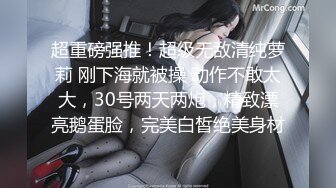 真实感很强的良家少妇露脸深夜激情，跟狼友互动撩骚听指挥，淫水湿透整个内裤，揉奶玩逼看特写，精彩又刺激