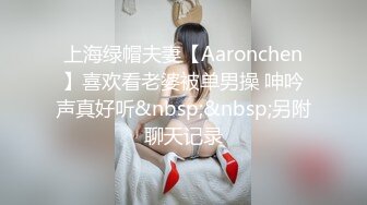 四个模特身材美女一起逛商场粉色短裙美女紧贴着超薄微透无痕内小内紧裹肉臀夹进臀缝前C凸显逼唇很是诱惑