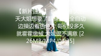 兩個看一眼就想撲上去的極品身材高跟美女,毫不猶豫的去抄底01