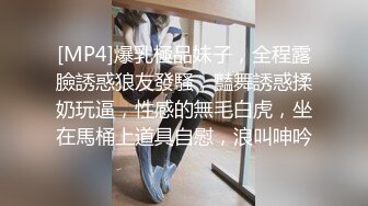 还是女人懂女人的高潮点！同性面前尽情释放母狗属性