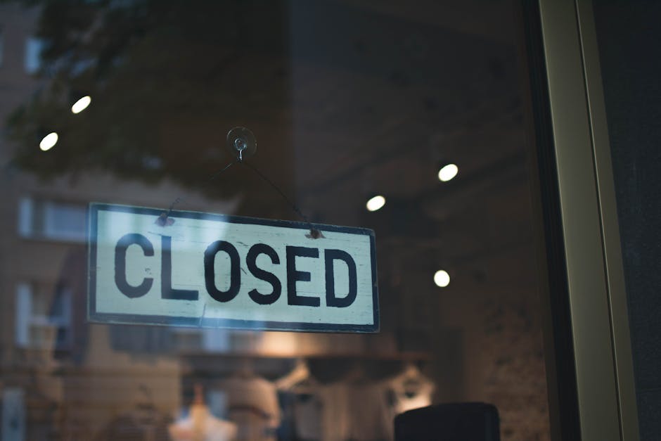 Smart Shopping Safety: How to Stay Protected from Viruses in Large Malls - Understanding Risk Factors in Crowded Shopping Environments